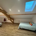 Villa Segny Chalet בקתה