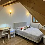 Villa Segny Chalet בקתה *