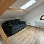 בקתה Villa Segny Chalet