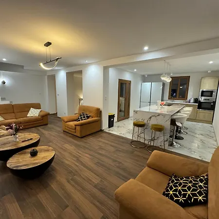 בקתה Villa Segny Chalet *